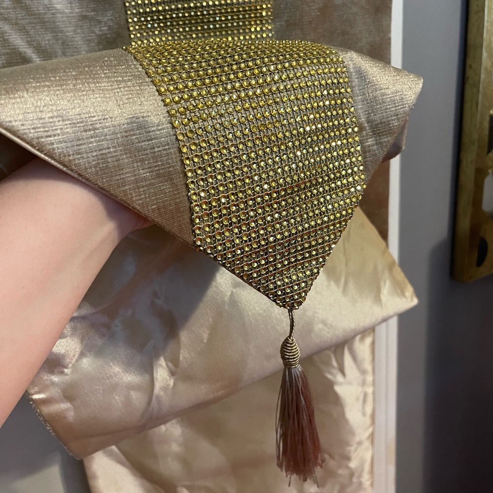 Luxury Rhinestone Table Runner - Picture 12 of 13